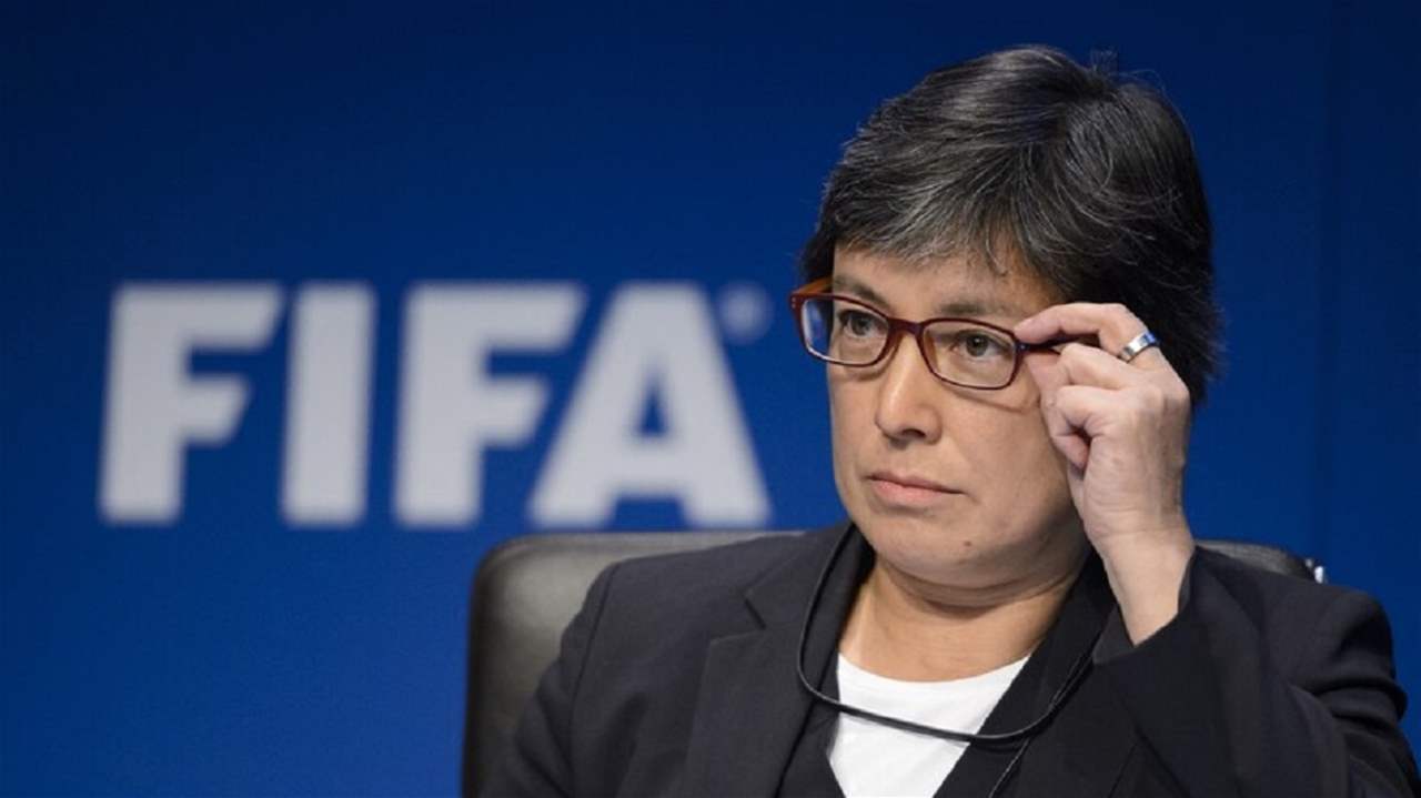 نجمة سابقة تتهم رئيس الفيفا بأمر مشين !