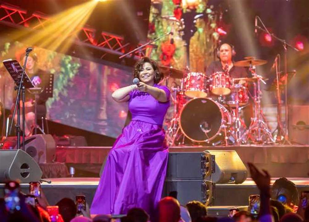 شيرين عبد الوهاب تكشف ما حصل بعد سقوطها على المسرح: طبيب رونالدو عالجني