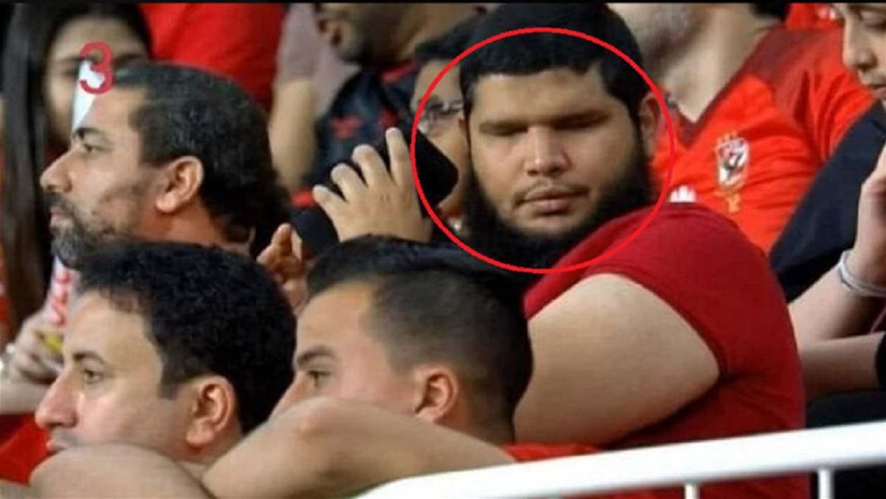 فيديو - المشجع الكفيف وإمام المسجد نجم مباراة السوبر 