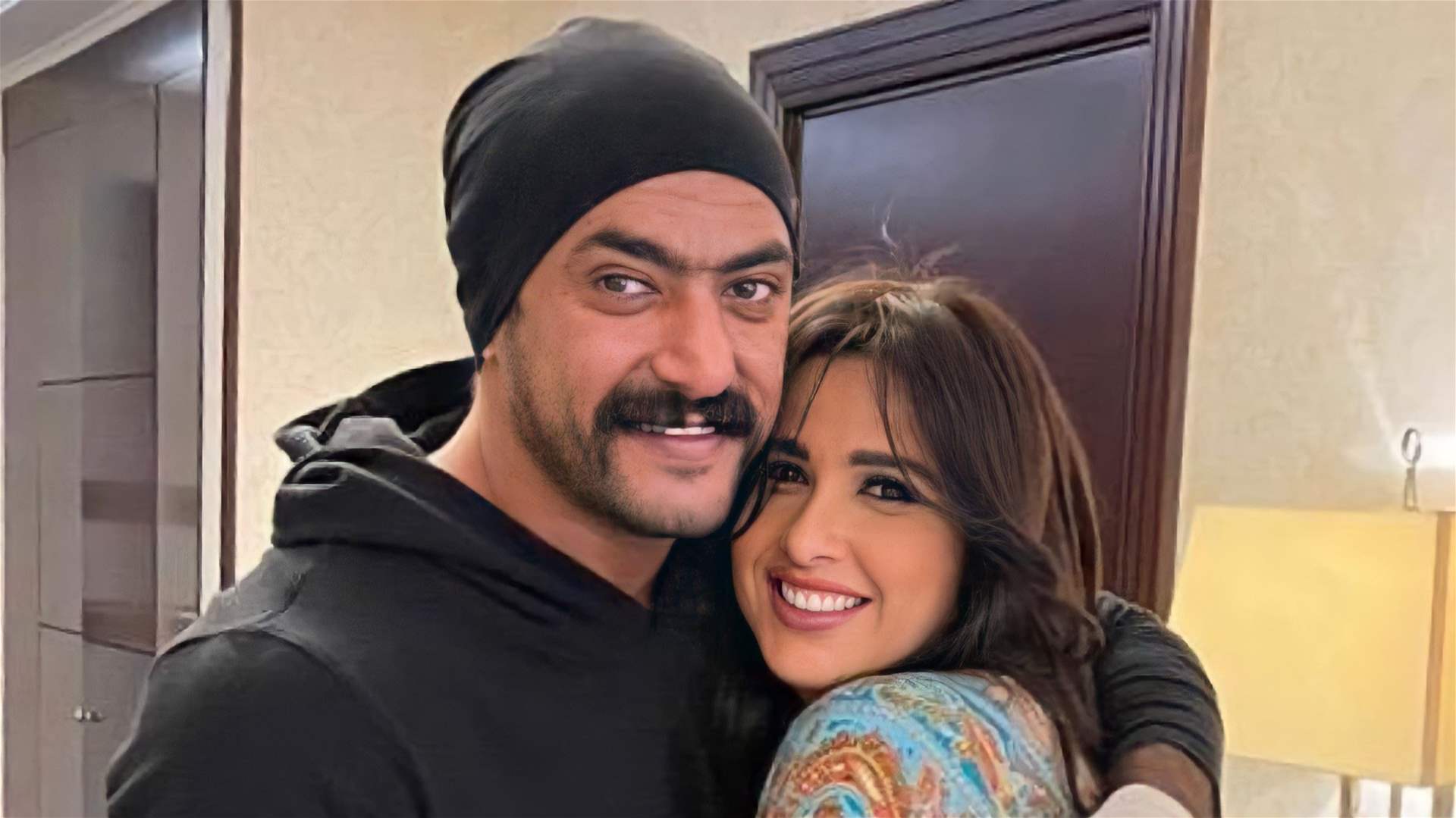 ياسمين عبد العزيز تسخر من احمد العوضي بعد حلق شنبه وهو يرد: إنتِ بتتنمري!