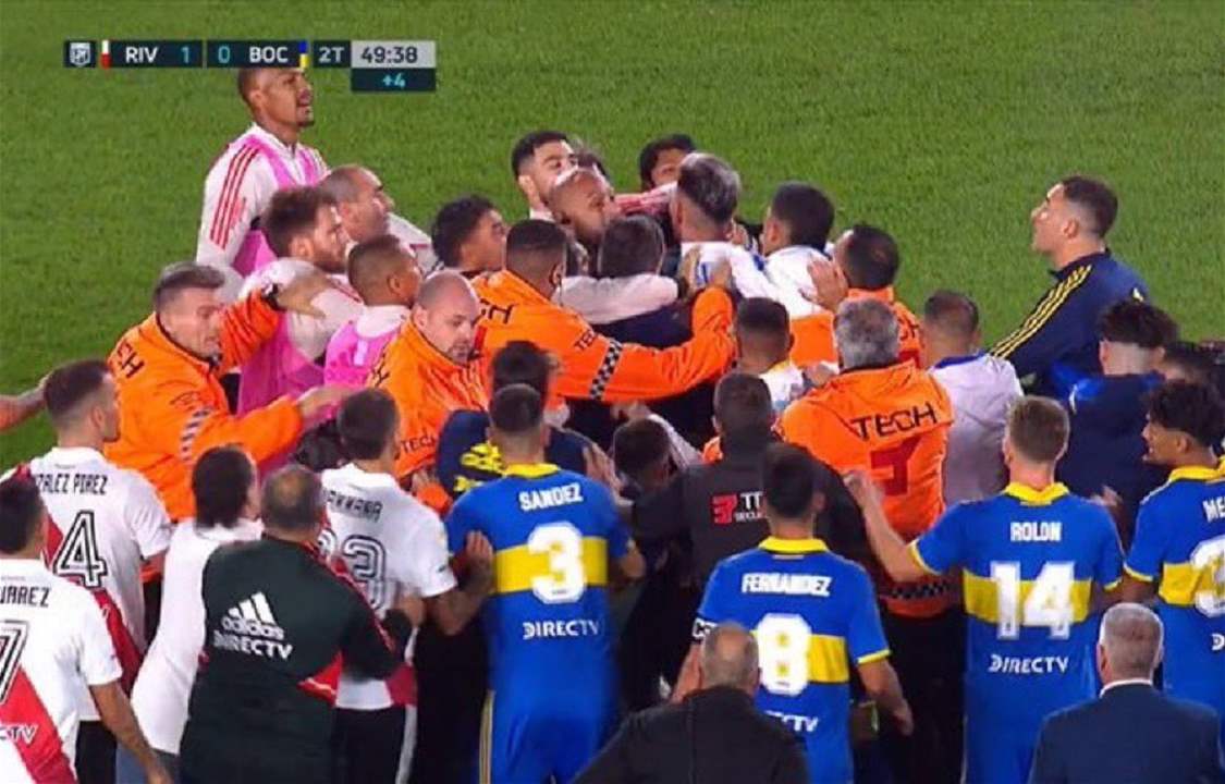 فيديو - ديربي الارجنتين ينتهي بطرد سبع لاعبين !