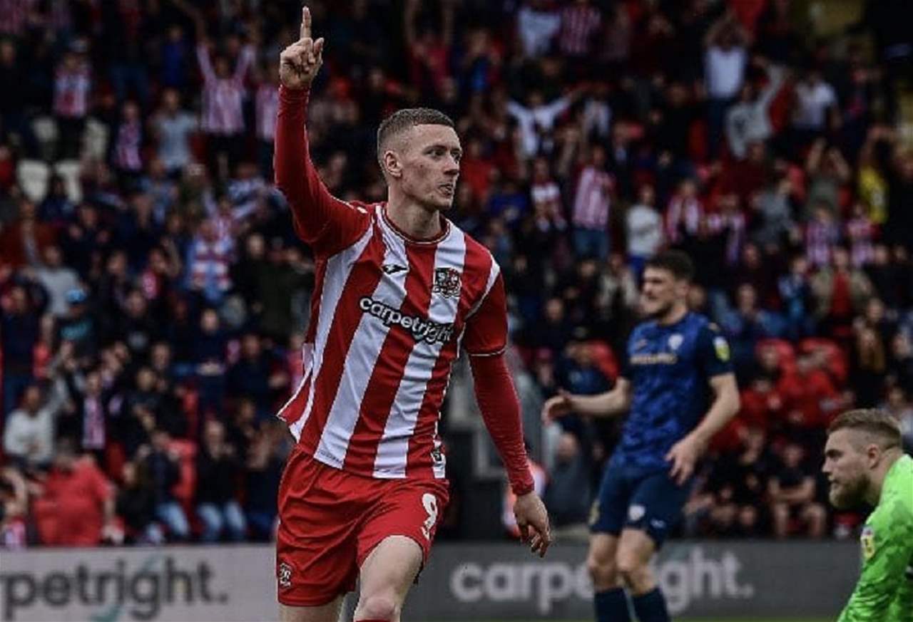 ورث قميص والده ورقمه فسجل "هاتريك" الانتصار