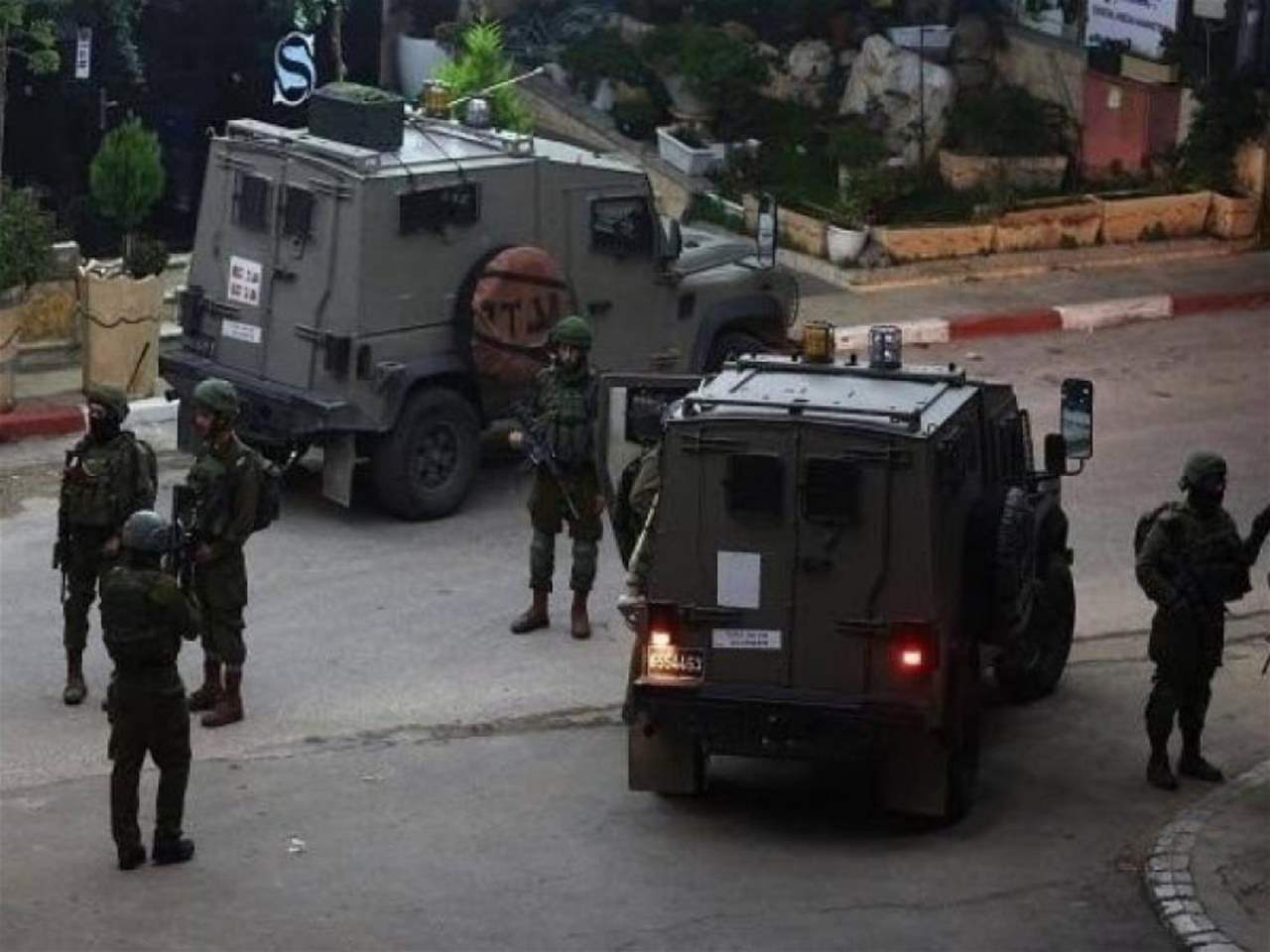     سقوط 12 جريحاً باقتحام قوات الاحتلال للبلدة القديمة في نابلس والمقاومة تتصدى 