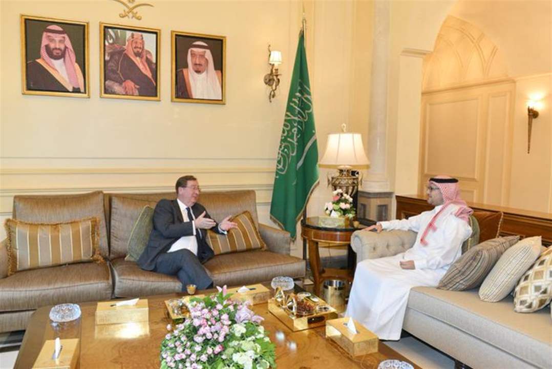 بخاري يستقبل السفير البريطاني في لبنان 