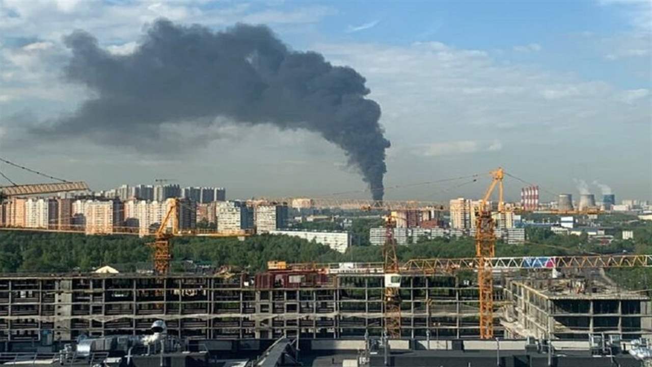 بالفيديو - حريق هائل في مستودع للإطارات المستعملة بضواحي موسكو