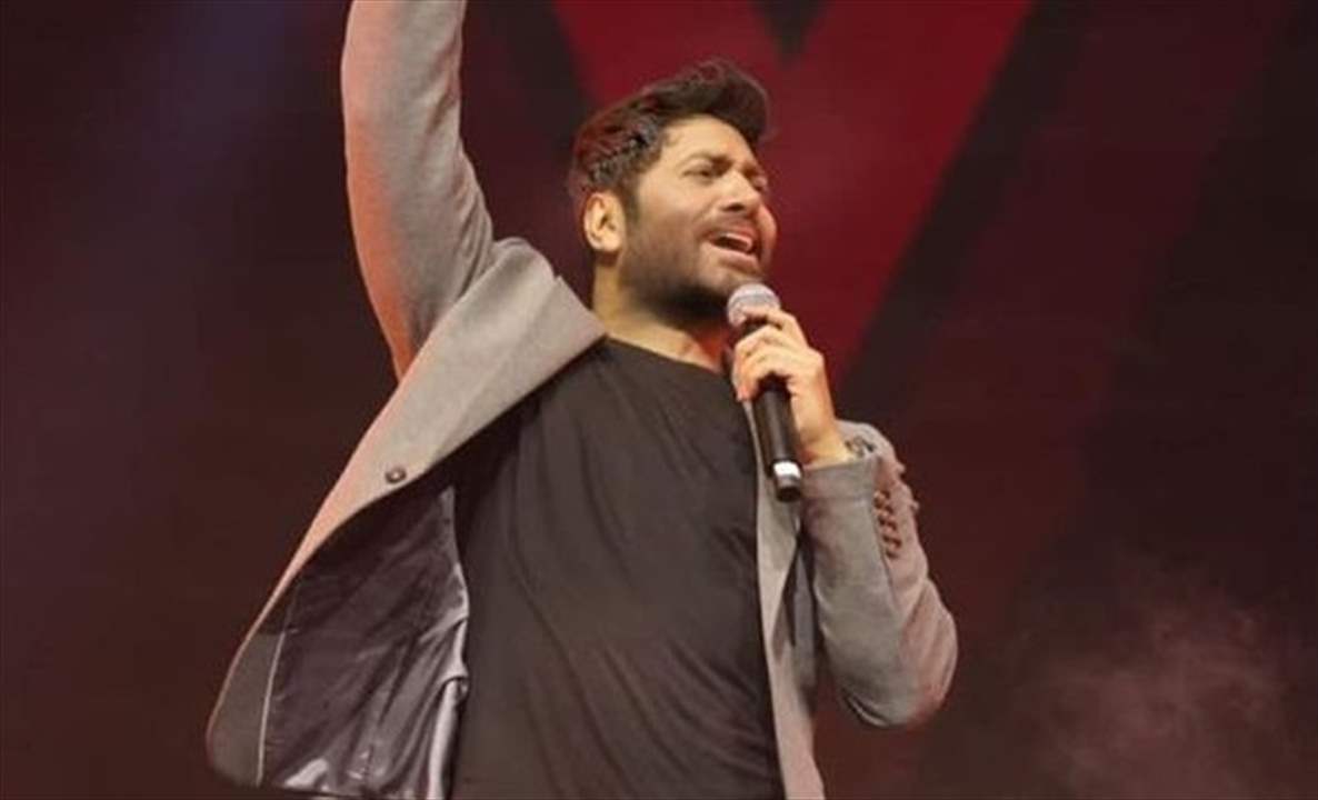 تامر حسني يتأثر على المسرح في الكويت بعد طلاقه من بسمة بوسيل