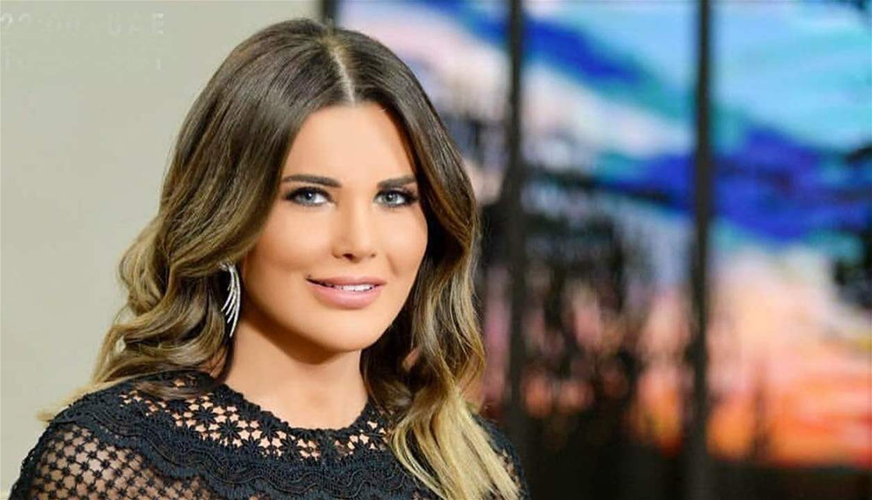 منى أبو حمزة تعايد نجلها ووسامته حديث الجمهور