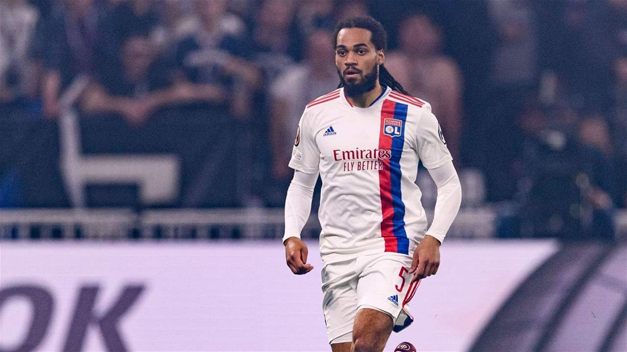 فيديو - نجم مانشستر سيتي يتجول مع نمر مقيد بالسلاسل !!