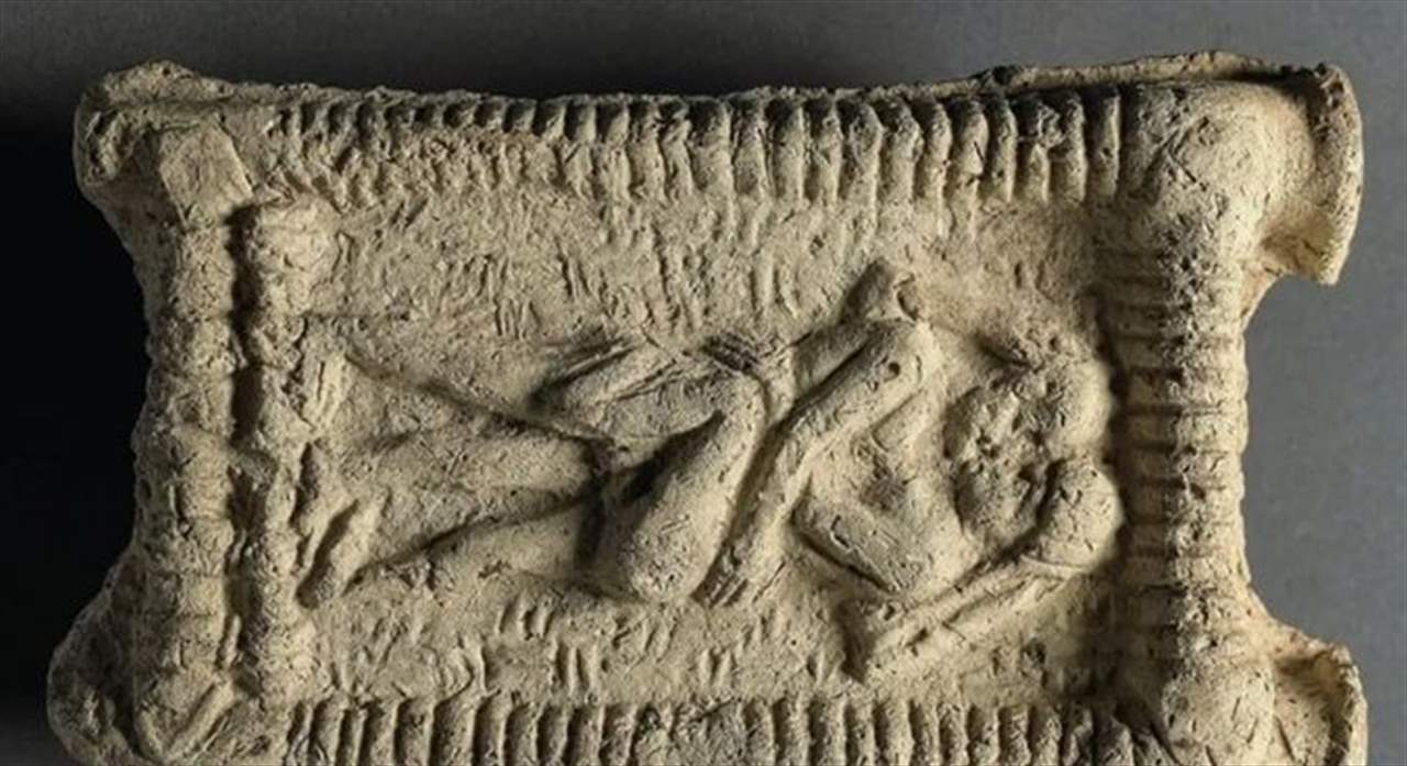 صورة - أول قبلة رومانسية كانت قبل 4500 سنة في دولة عربية 