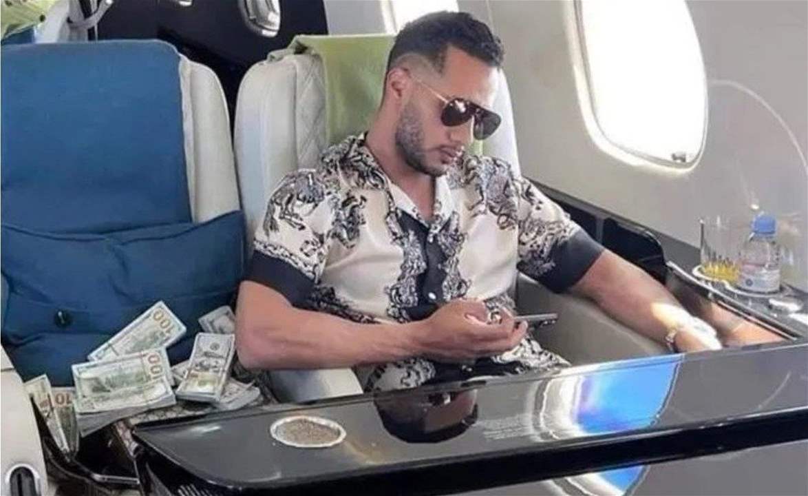 نائبة مصرية تطالب بمحاسبة محمد رمضان بعد صورته مع "رزم من الدولارات"