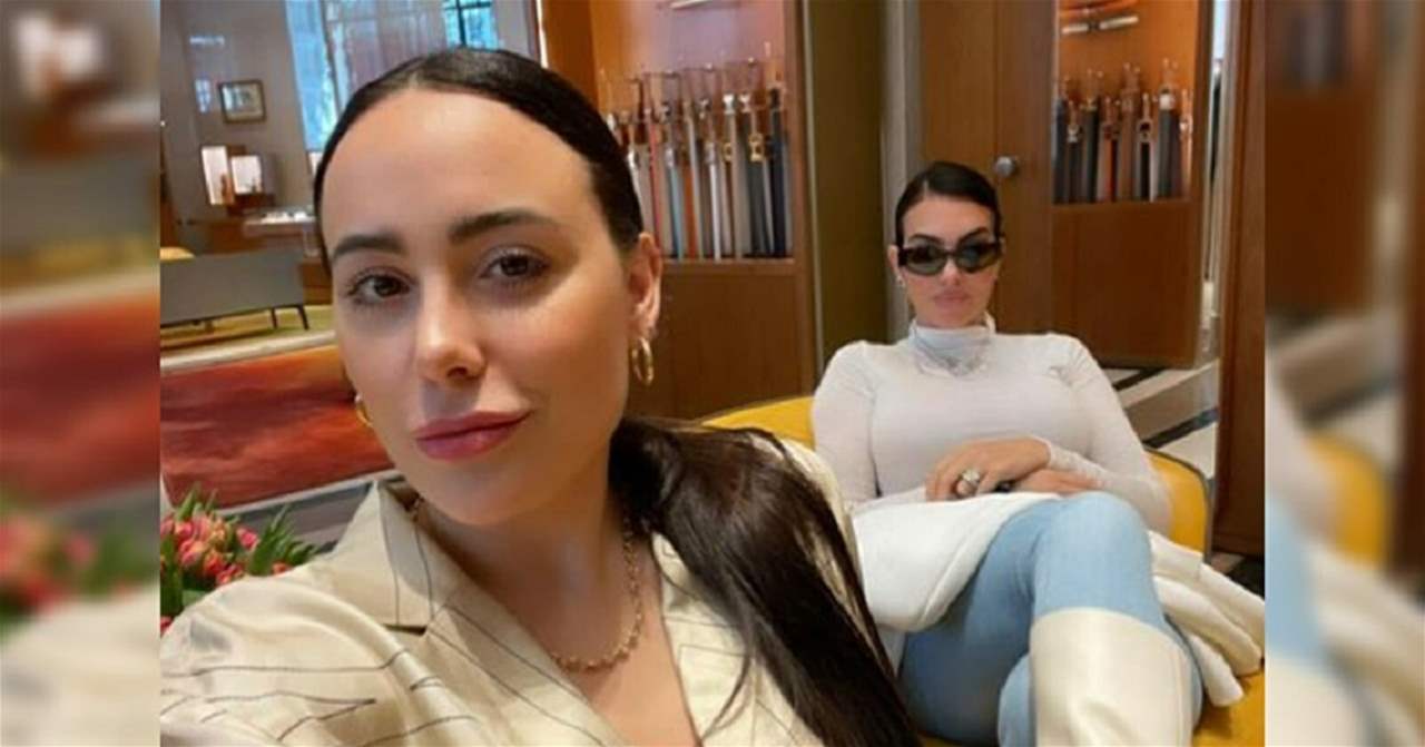 صورة - جورجينا بملابس مثيرة تحتفي بشقيقتها