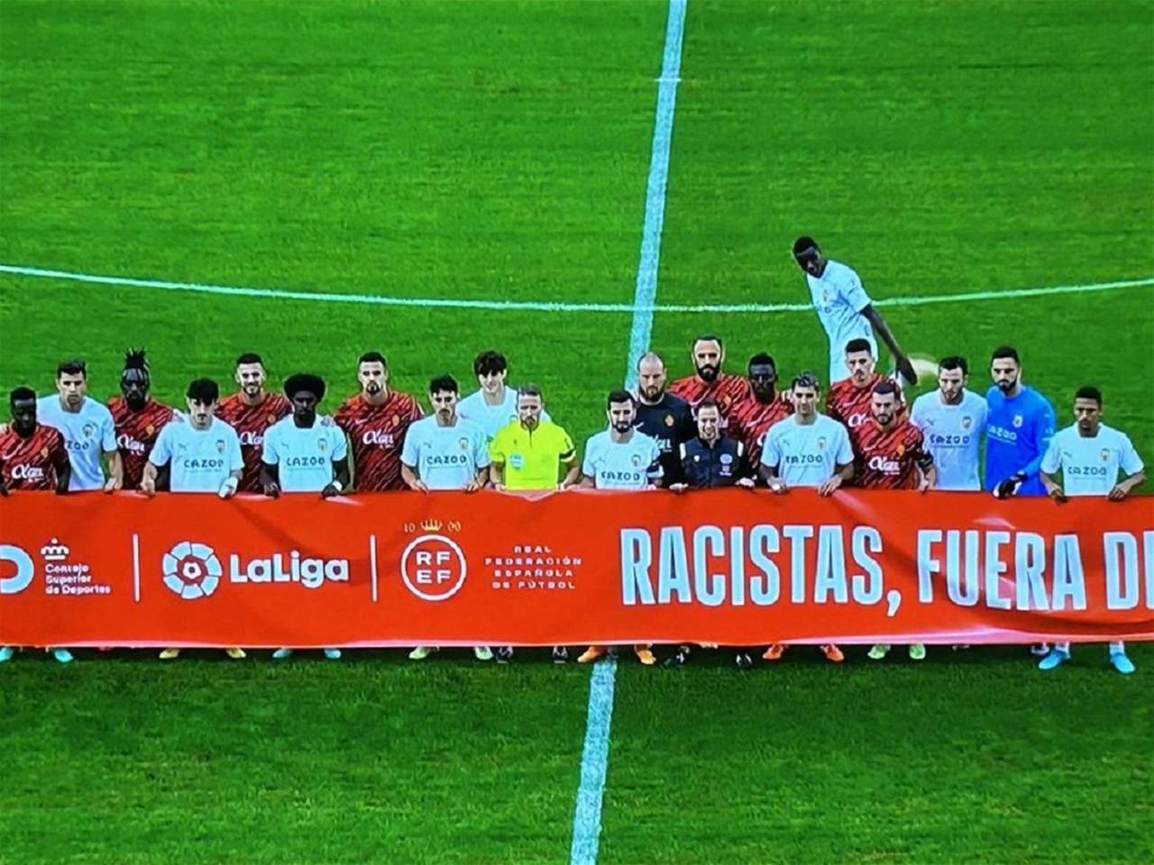 النجم الغيني رفض "حملة مناهضة العنصرية" وهذا هو السبب