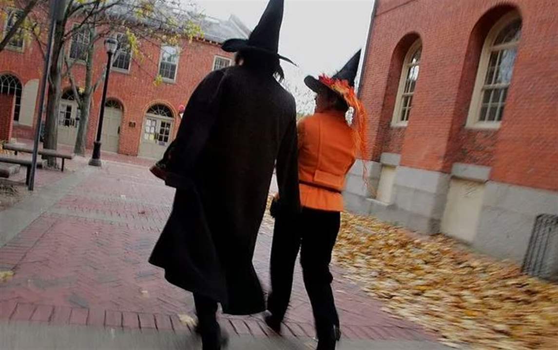 بعد 400 عاما على اعدامهم.. تبرئة 12 شخصاً أدينوا بتهمة "السحر"!