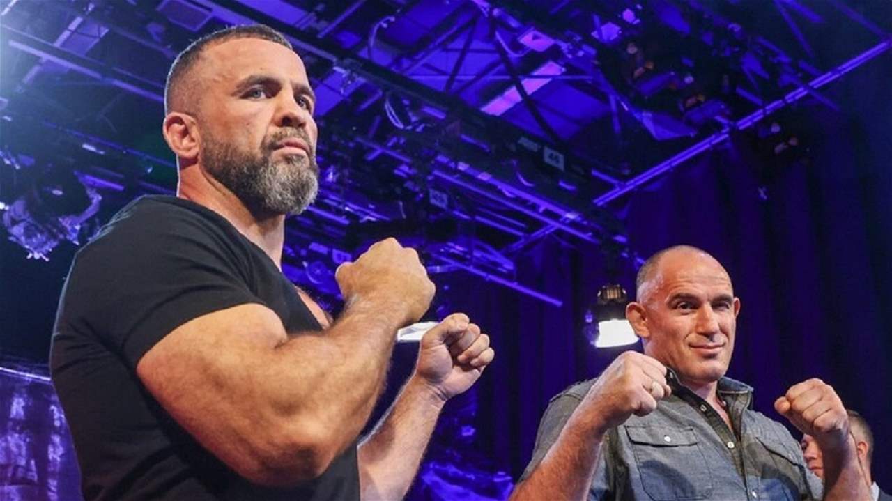 بالفيديو - تومسون يُسقط "الأفعى العاصرة" بالضربة القاضية !