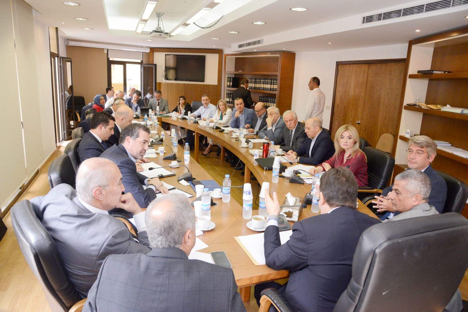 لجنة المال تقر قانون الطاقة المتجددة.. كنعان لـ"الجديد": المشروع سيوفر على المستهلك نحو 50 % من الكلفة التي يدفعها الآن