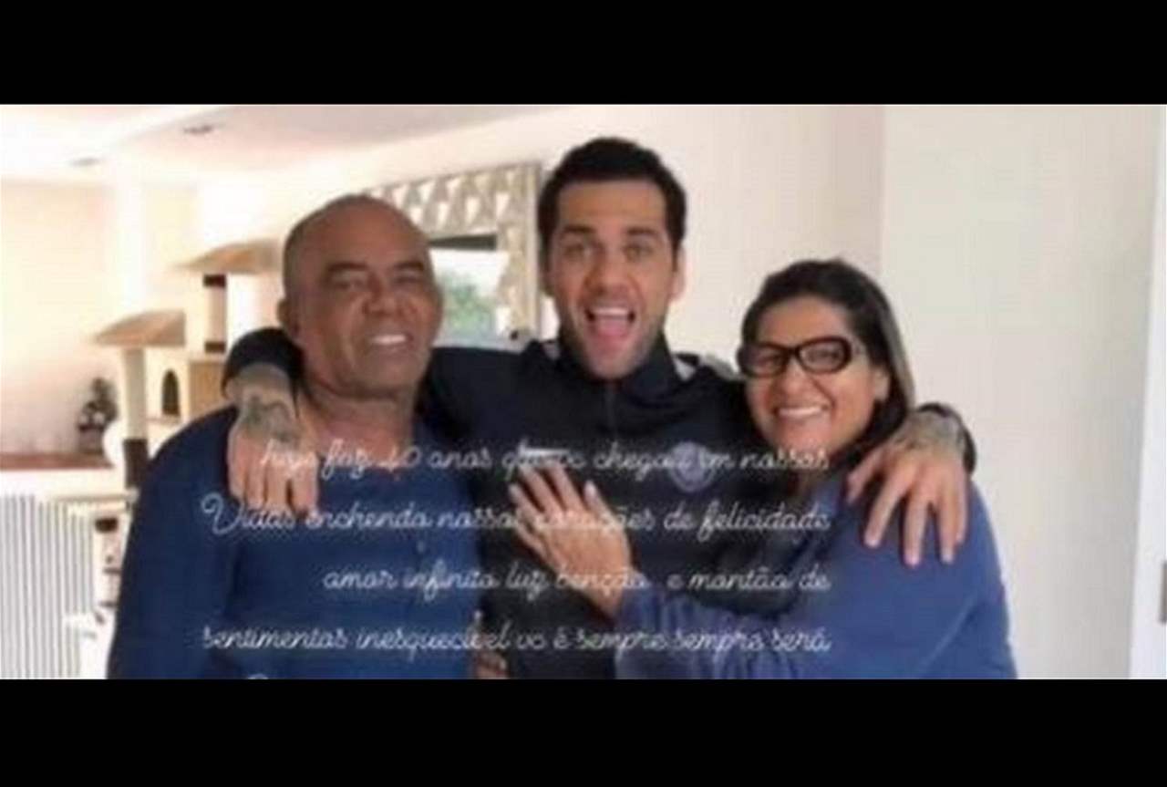 ماذا قالت والدة داني ألفيس وشقيقيه بعد زيارته في السجن؟