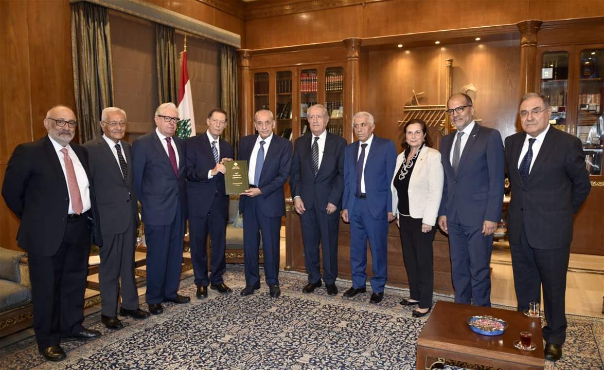   بري يتسلم من هيئة الاشراف على الانتخابات التقرير النهائي لانتخابات عام 2022 ويلتقي وديع الخازن وبلال عبدالله 