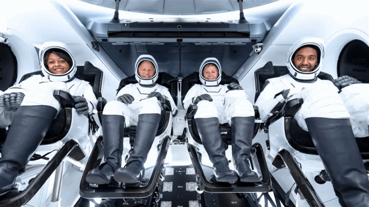 ريانة برناوي وعلي القرني يخضعان لإعادة التأهيل بعد عودتهما من الفضاء 