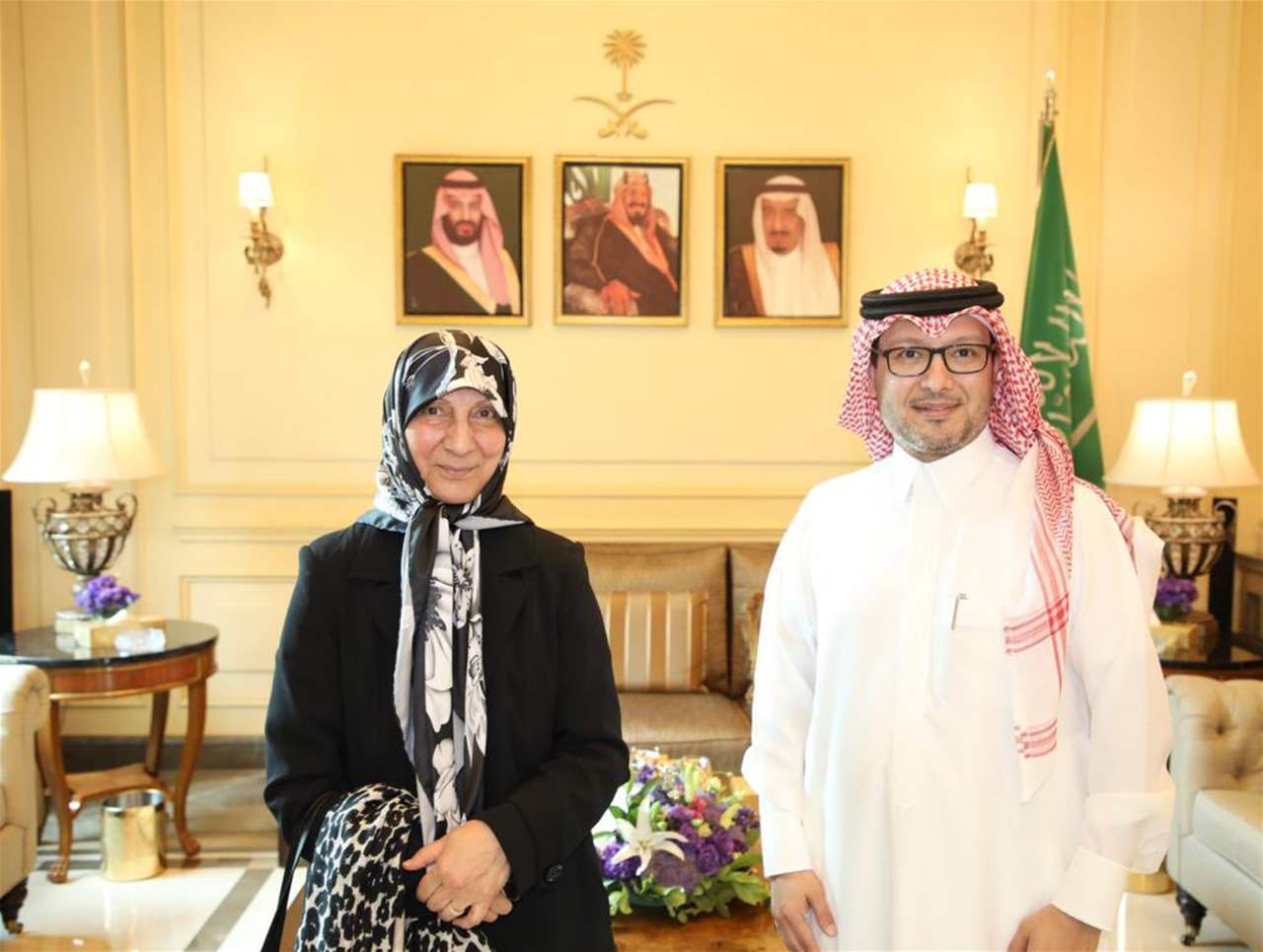 السفير السعودي وليد بخاري مستقبلا السيدة رباب الصدر: المؤتمنة على إرث العلامة موسى الصدر والذي اتخذ من الحوار نهجا