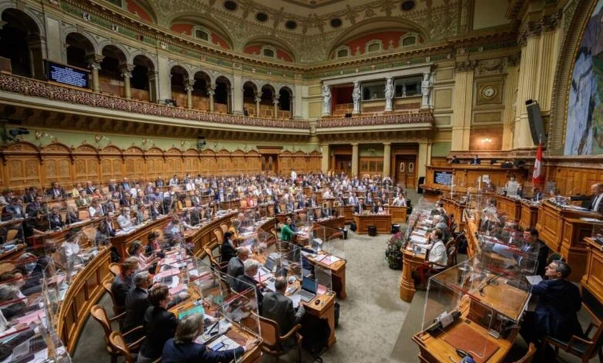 النواب السويسريون يصوّتون ضد مشروع قانون يتيح نقل أسلحة سويسرية إلى أوكرانيا