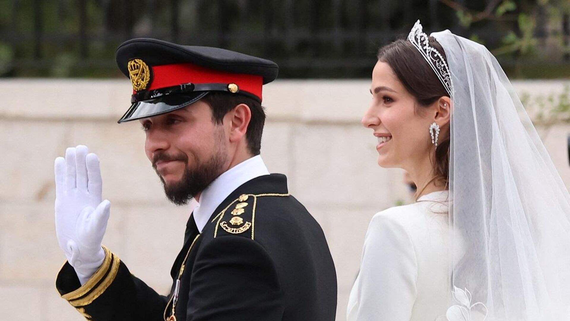 اصالة و سيرين عبد النور و أحلام الشامسي و غيرهن يهنؤون الامير الحسين بن عبدالله و رجوة آل سيف بزفافهما