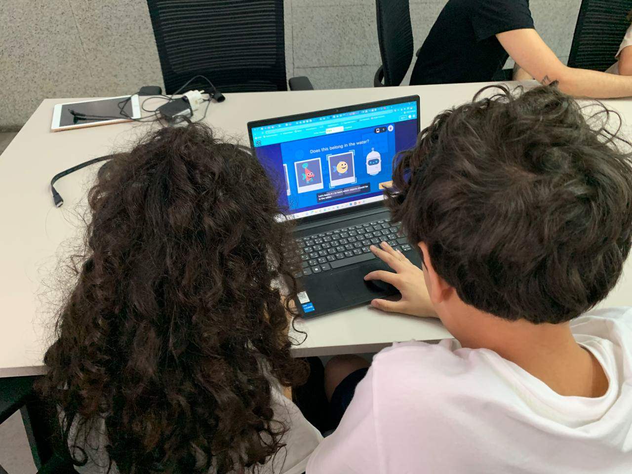 "روبوت إكس" منصة تعليمية رائدة تجسد ثورة في تعليم الأطفال البرمجة والروبوتات