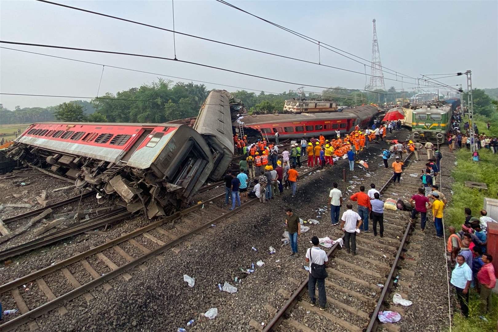 بالفيديو - مئات القتلى والجرحى في حادث تصادم قطارات في الهند