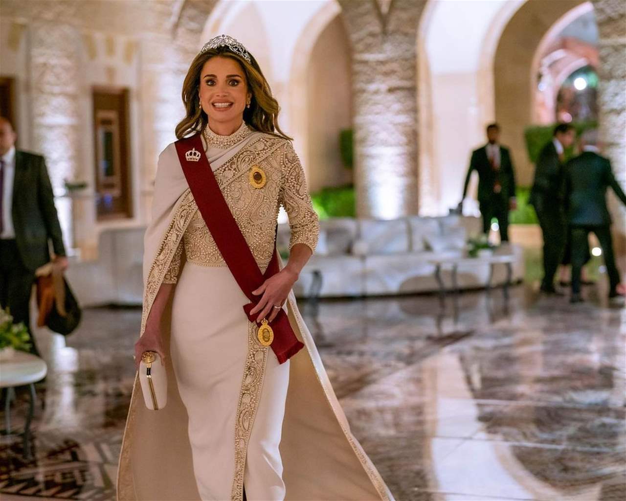 الملكة رانيا تنشر فيديو طريف من حفل زفاف الامير الحسين : اللي فاهم يحكيلي