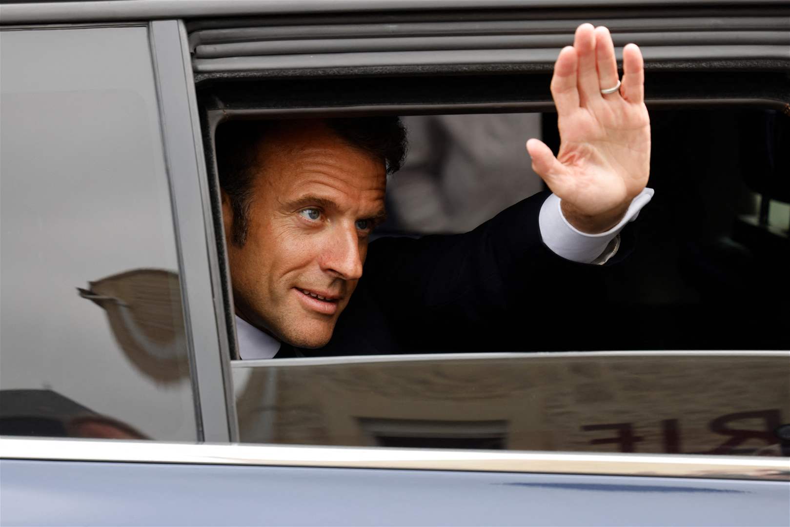 ماكرون يعلن إرسال "مساعدة لتلبية الحاجات العاجلة" لأوكرانيا بعد تدمير السد