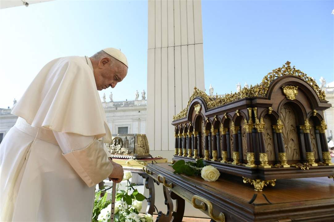 البابا فرنسيس يبدأ فترة نقاهة بعد عملية جراحية في البطن