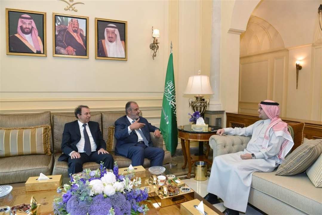 السفير السعودي وليد بخاري يستقبل وزيري الصناعة والمهجرين في حكومة تصريف الاعمال