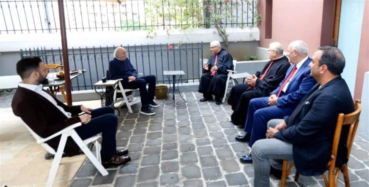 جنبلاط استقبل موفدين للراعي في كليمنصو والبحث تناول المستجدات الراهنة