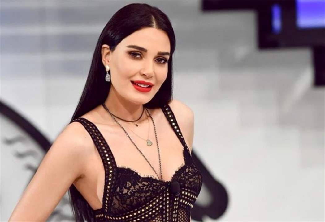 سيرين عبد النور  تهنئ ماريتا الحلاني بمناسبة زفافها 