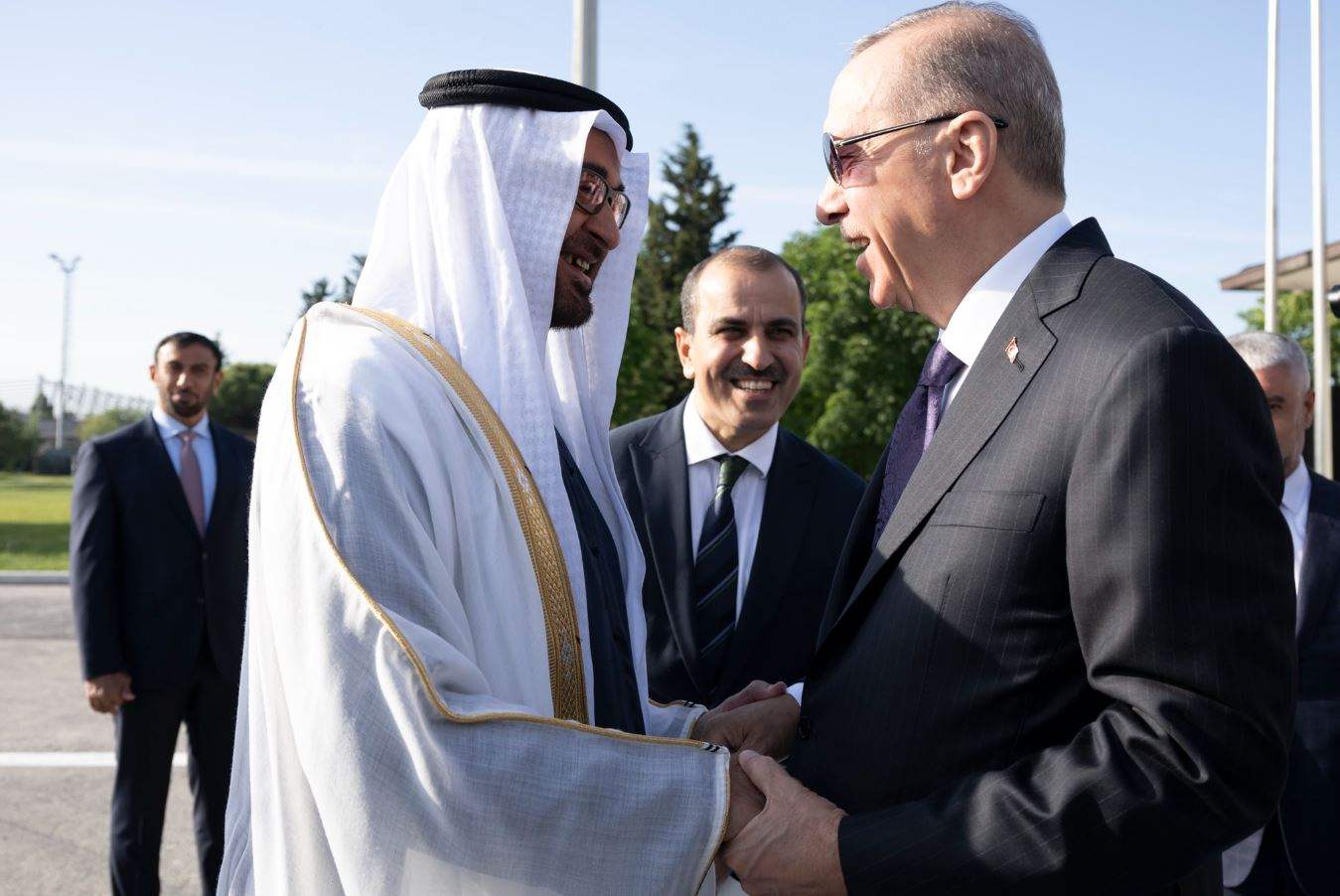 الرئيس الإماراتي يلتقي نظيره التركي: بحث في تعزيز العلاقات الإستراتيجية