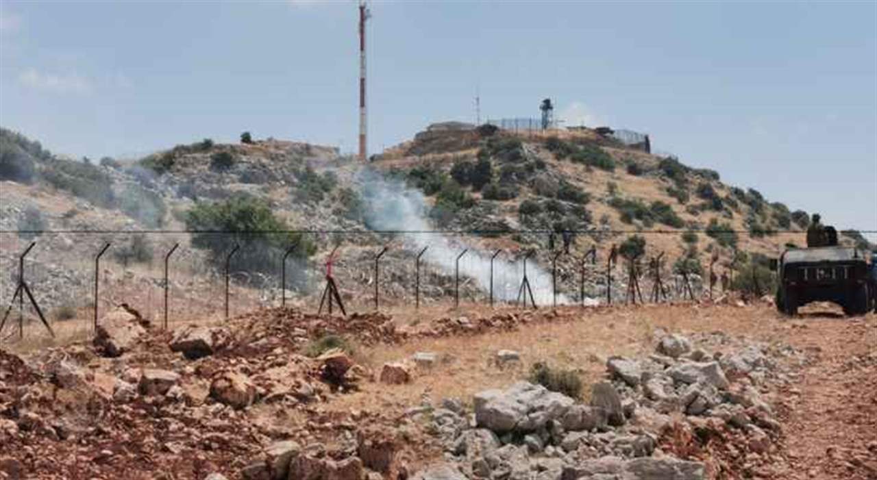 جيش العدو يلقي قنابل على عدد من اللبنانيين في كفرشوبا