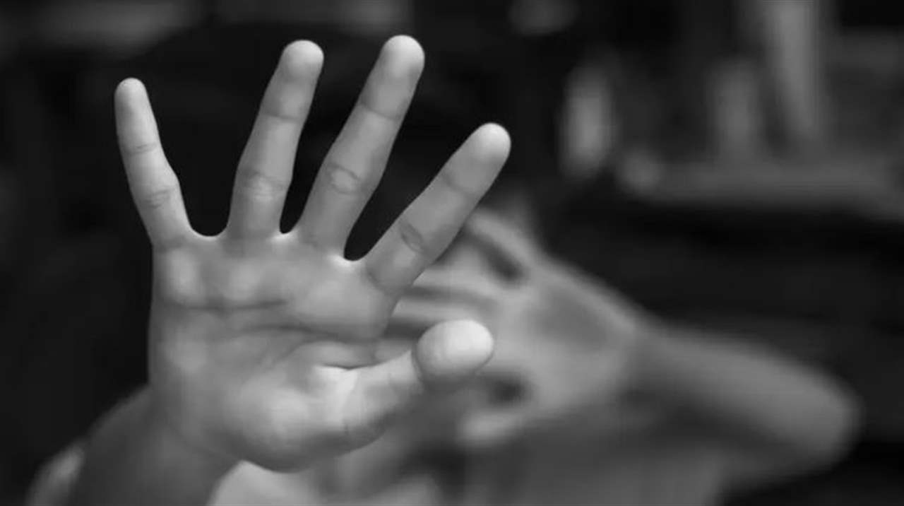 عذب طفله حتى الموت بسبب "تبوله اللا إرادي"!