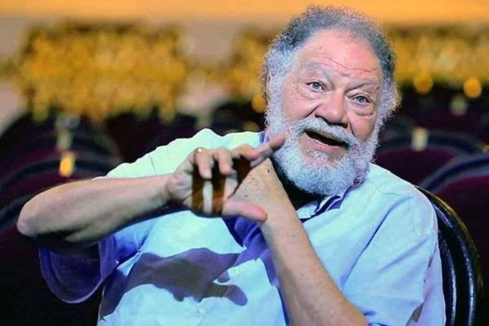 يحيى الفخراني في ظهور نادر ويقلق الجمهور على صحته