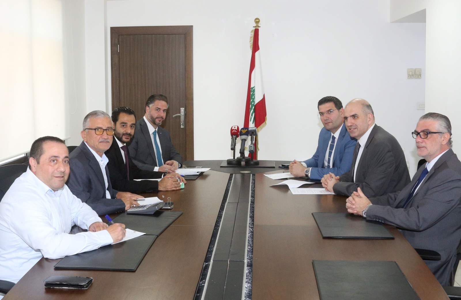 لقاء بين وزير الزراعة والاقتصاد حول شراء موسم القمح بسعر توجيهي 