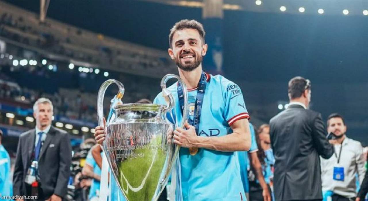 فيديو - مانشستر سيتي يحتفل في أبوظبي .. 2400 درون ترسم قلباً