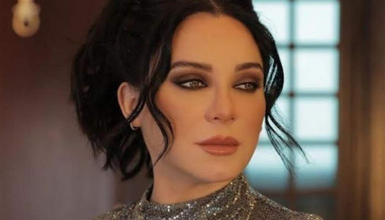 سلاف فواخرجي توجه رسالة لـ نضال الأحمدية بعد تصريحها عن اللاجئين السوريين:"كلمة حق لم أستطع كتمانها"