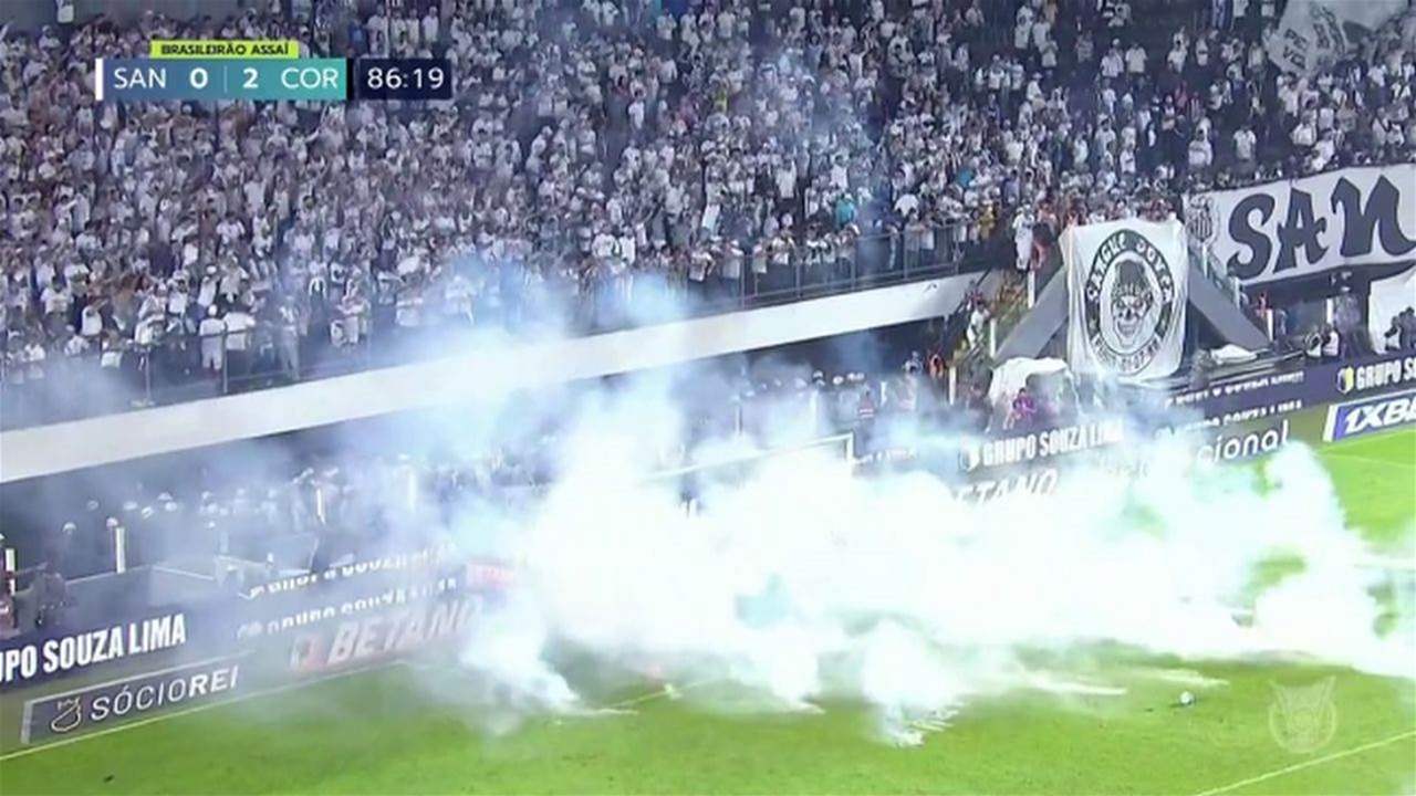 فيديو - إيقاف ديربي البرازيل قبل نهايته وهذا هو السبب  