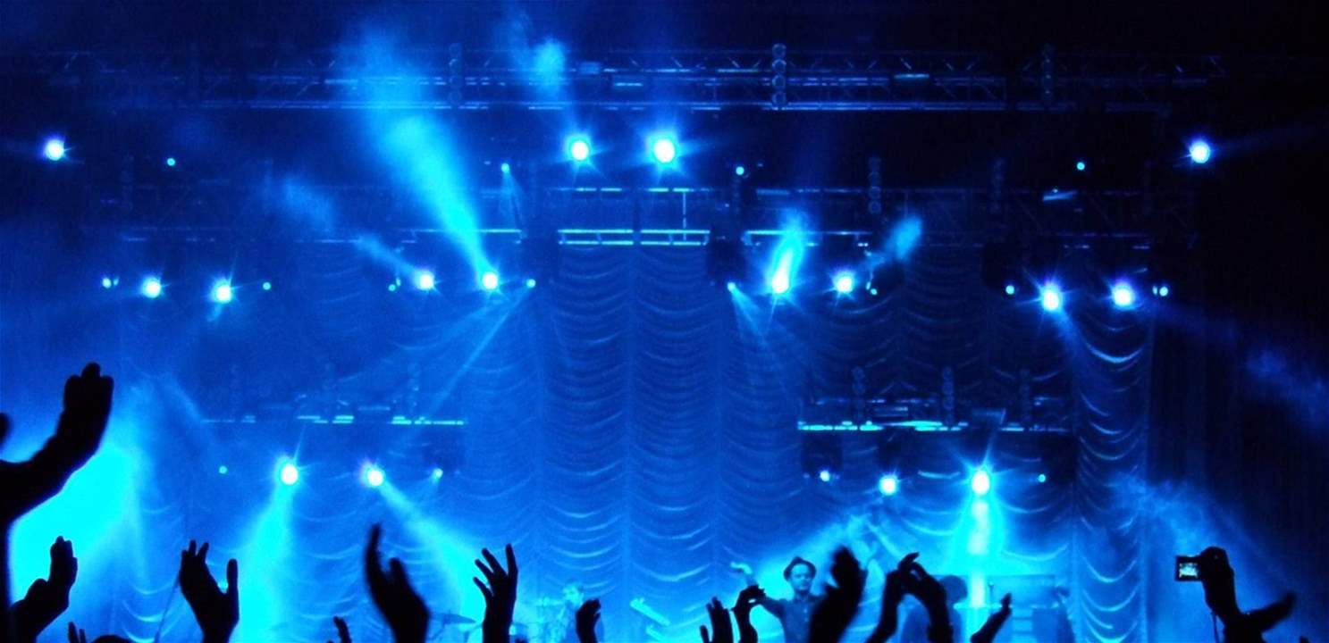 ممثلة سورية شهيرة تثير الجدل : تعلمت الرقص في النوادي الليلية