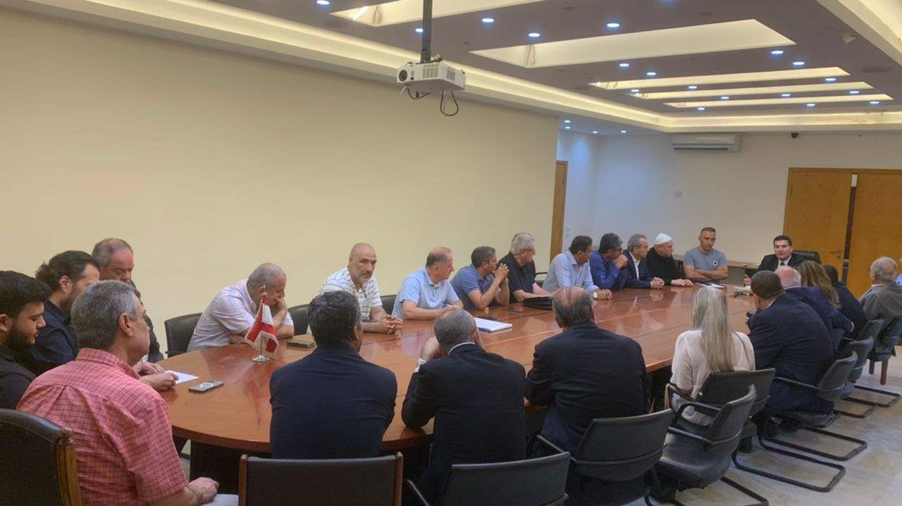 وزير الزراعة يعلن تخفيض استيراد الحليب المجفف الى 50 % ويطالب بتخفيض استيراد زيت النخيل وضبط الحدود