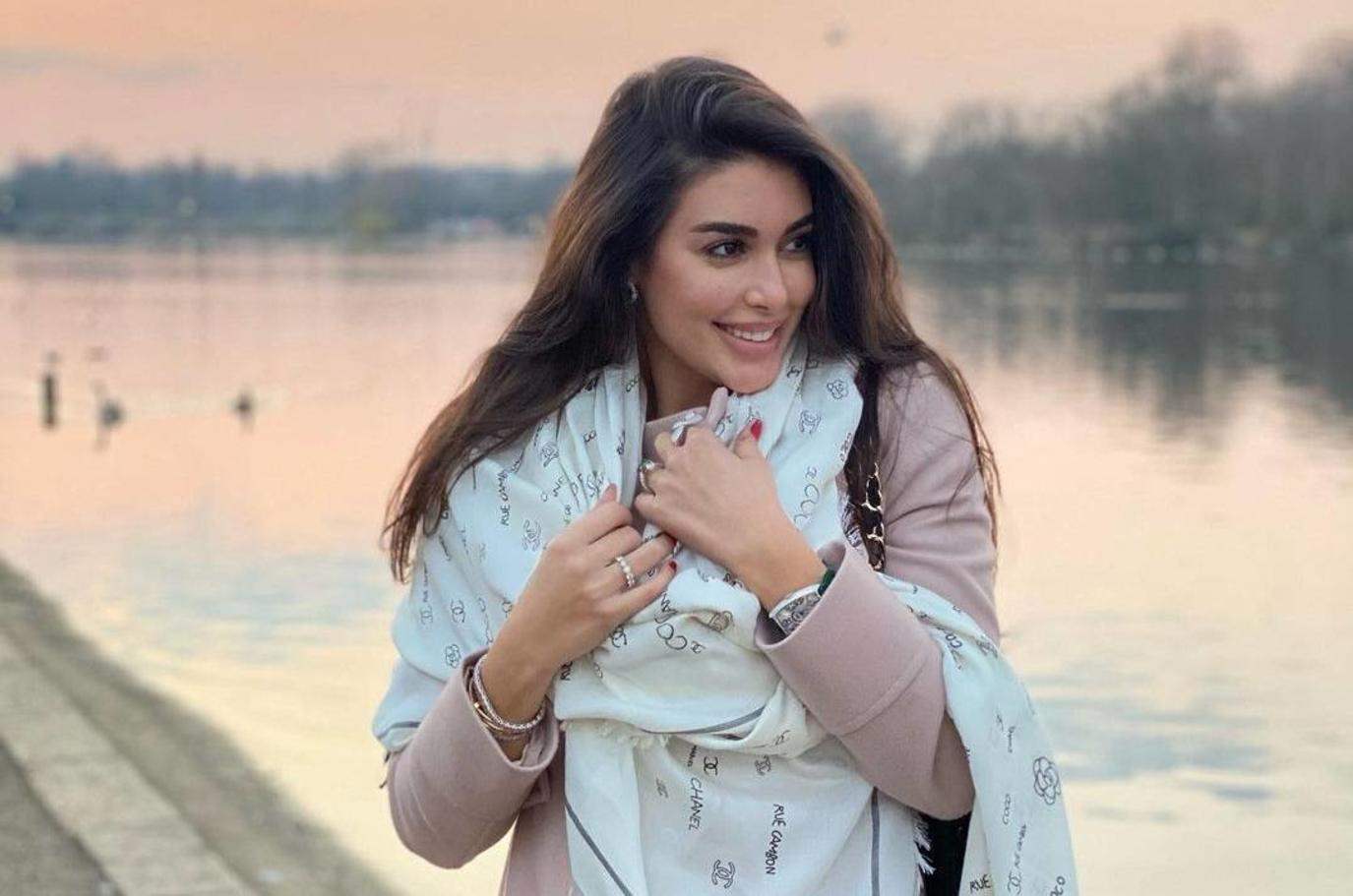 صورة لـ ياسمين صبري مع فنان شهير في حوض السباحة تثير الجدل