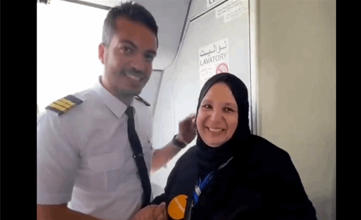  فيديو مؤثر .. طيار مصري يفاجئ والدته بأنه قائد الطائرة التي ستقلها لأداء مناسك الحج !