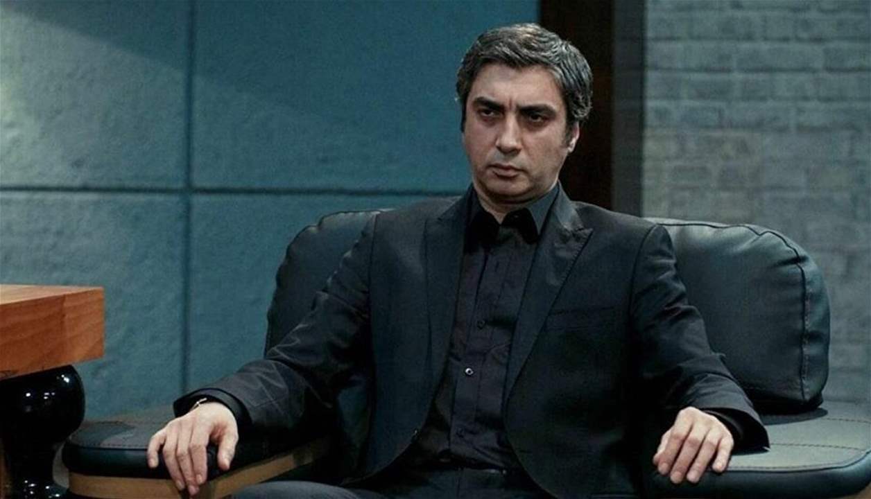 بالصورة- نجم مسلسل وادي الذئاب يؤدي مناسك الحج