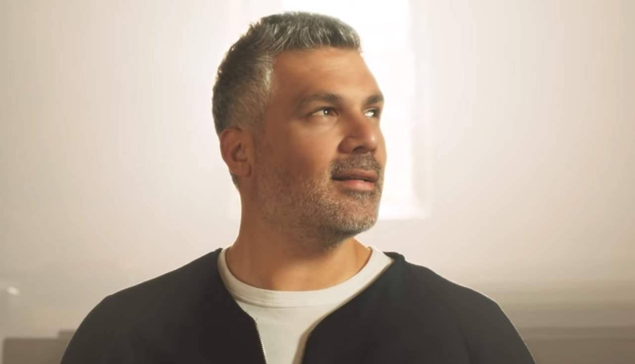 فارس كرم يعلن تعرضه للنصب ويكشف اسم المتعهد : اتمنى ملاحقته قانونيا