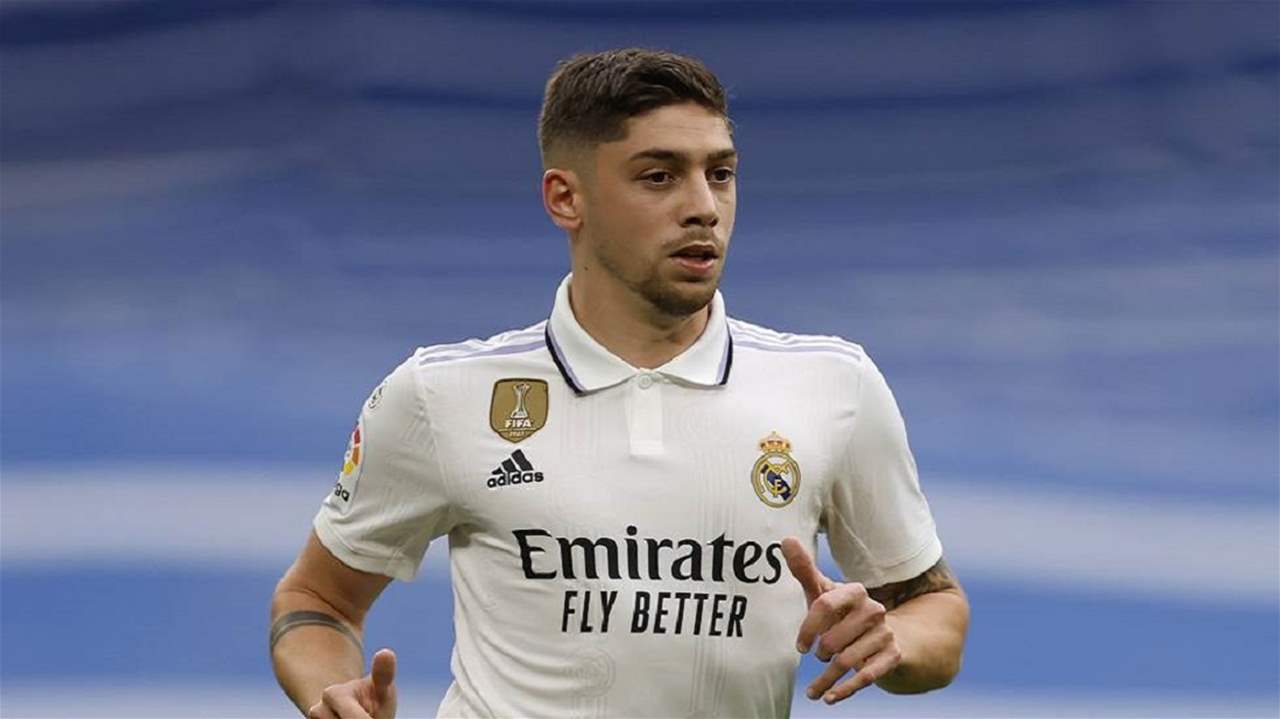 فيديو - فالفيردي يحتفي بوليدته ويعاني من لكم بايينا