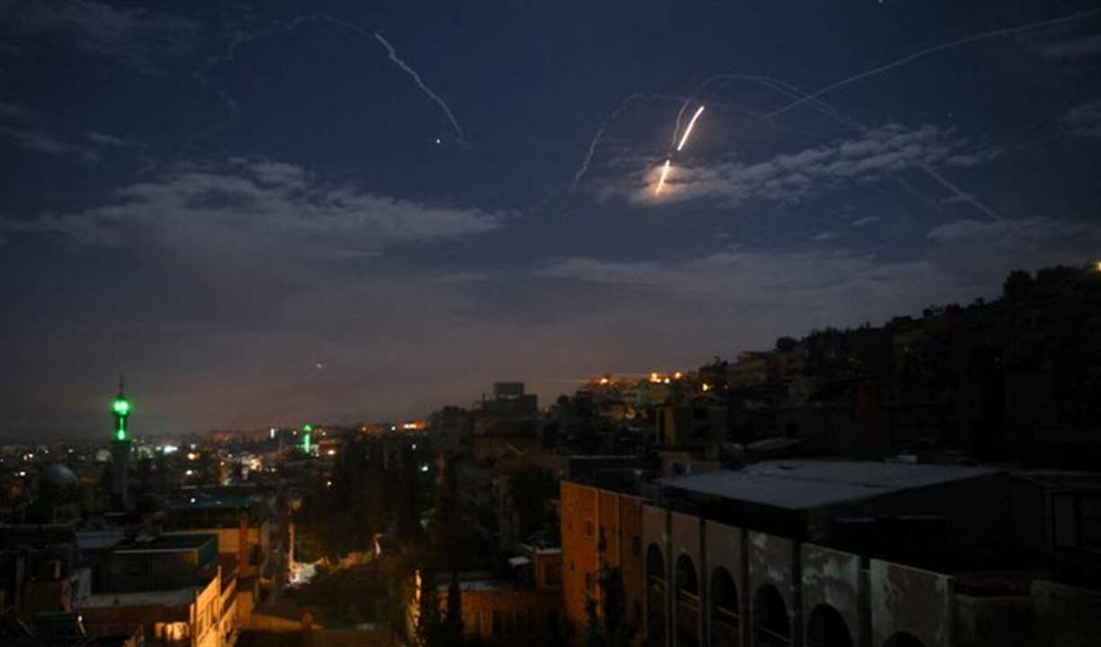 عدوان إسرائيلي على حمص فجرا .. وشظايا صاروخ تسقط في النقب جنوبي كيان الاحتلال 