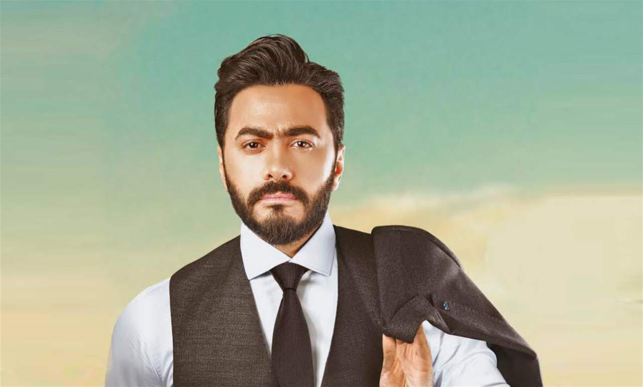 بالفيديو - جمهور تامر حسني يفاجئه في الاردن وموكب سيارات فارهة تقله من المطار